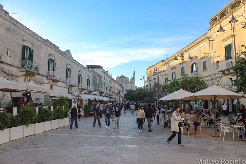 Via Domenico Ridola e l'omonimo museo, a sinistra