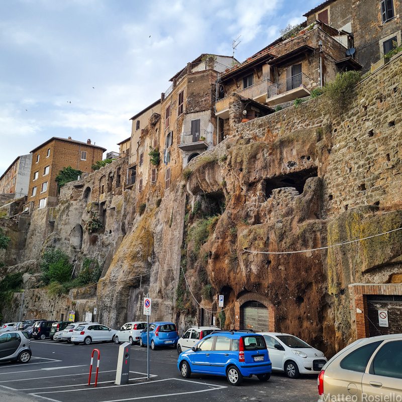 Mura, roccia e colombari