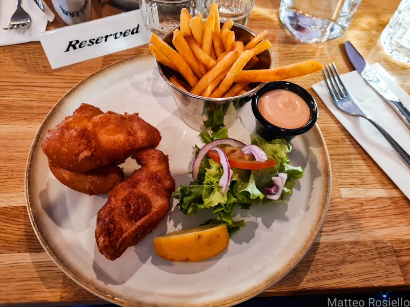 Costosissimo fish&chips, ma... con acqua gratuita!