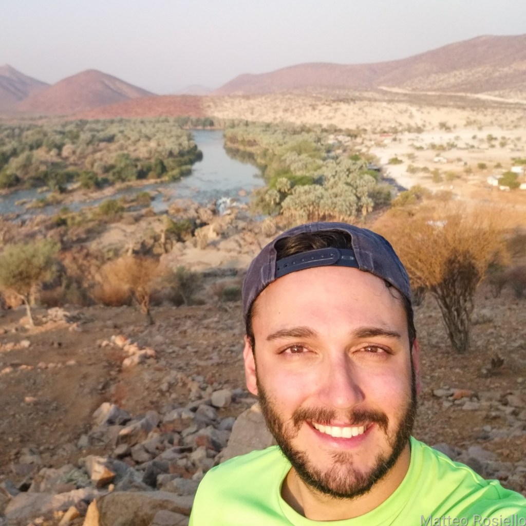 Io e un tramonto sul fiume Kunene