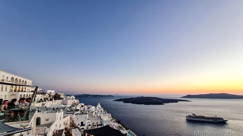 Thira, un tramonto memorabile Thira, un tramonto memorabile