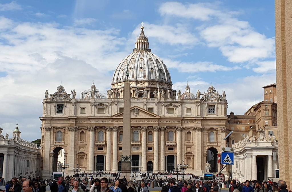 La facciata della Basilica di San Pietro