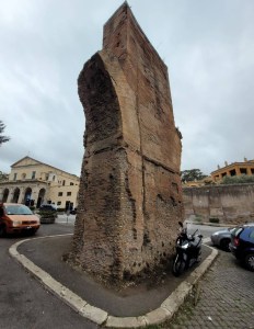Resti dell''acquedotto Neroniano