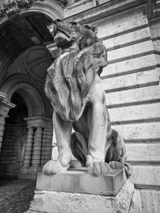 Statua di leone al castello