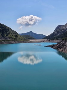 La nuvola sul lago Fedaia